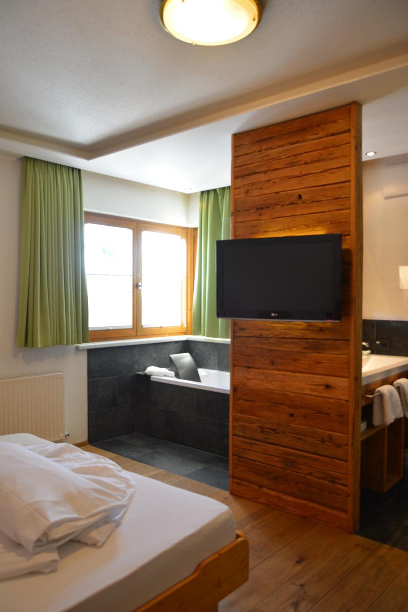 Hotel Am Roemerweg Fiss Pokoj fotografie